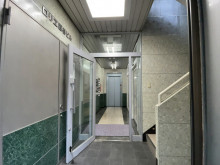 オフィスビル出入口