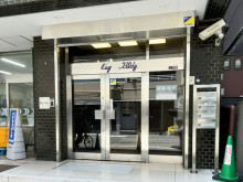 オフィスビル出入口