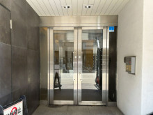 オフィスビル出入口