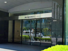 オフィスビル出入口