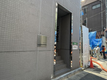 オフィスビル出入口