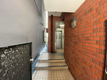 オフィスビル出入口