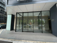 オフィスビル出入口