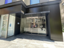 オフィスビル出入口