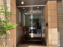 オフィスビル出入口