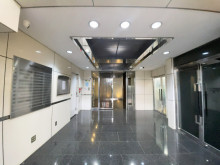 オフィスビル出入口