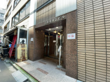 オフィスビル出入口