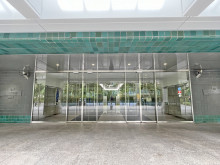 オフィスビル出入口