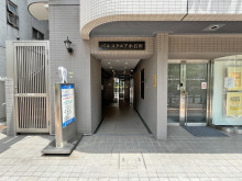 オフィスビル出入口