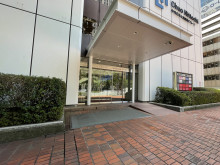 オフィスビル出入口