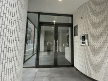 オフィスビル出入口