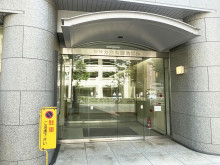 オフィスビル出入口