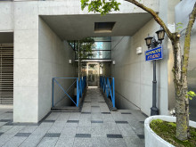 オフィスビル出入口