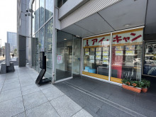 オフィスビル出入口