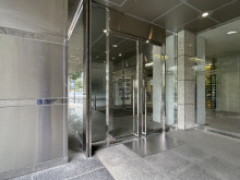 オフィスビル出入口