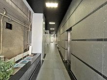 オフィスビル出入口