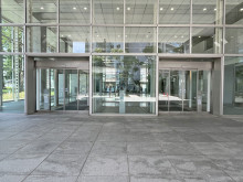 オフィスビル出入口