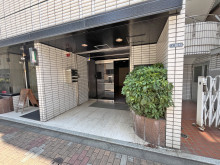 オフィスビル出入口