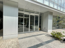 オフィスビル出入口