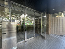 オフィスビル出入口