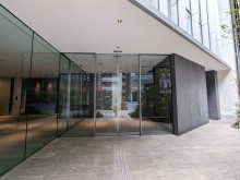 オフィスビル出入口