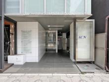 オフィスビル出入口