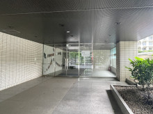 オフィスビル出入口