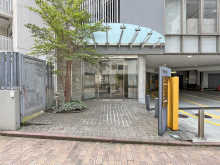 オフィスビル出入口