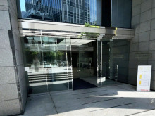 オフィスビル出入口