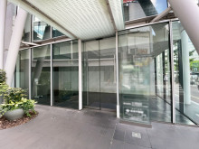 オフィスビル出入口