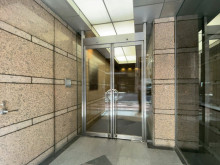 オフィスビル出入口