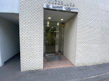 オフィスビル出入口