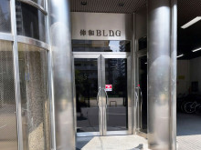 オフィスビル出入口