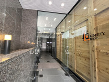 オフィスビル出入口