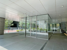 オフィスビル出入口