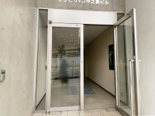 オフィスビル出入口