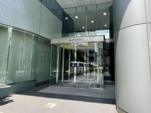 オフィスビル出入口