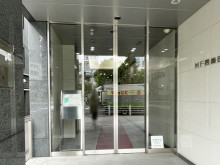 オフィスビル出入口