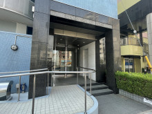 オフィスビル出入口