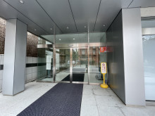 オフィスビル出入口