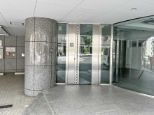 オフィスビル出入口