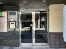 オフィスビル出入口