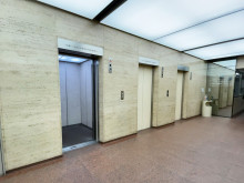 エレベーター(4基)