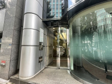 オフィスビル出入口