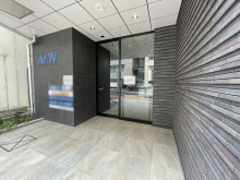 オフィスビル出入口