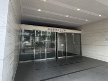オフィスビル出入口