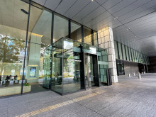 オフィスビル出入口