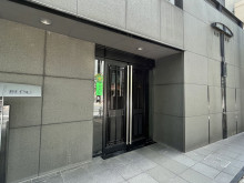 オフィスビル出入口