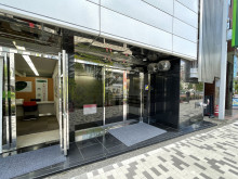 オフィスビル出入口