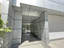 オフィスビル出入口